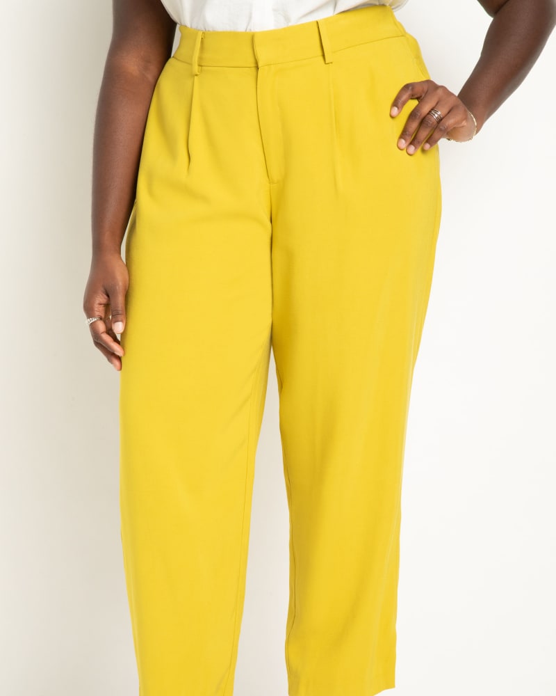 Front of a model wearing a size 24 Ankle Pant in Antique Moss by ELOQUII. | dia_product_style_image_id:294967